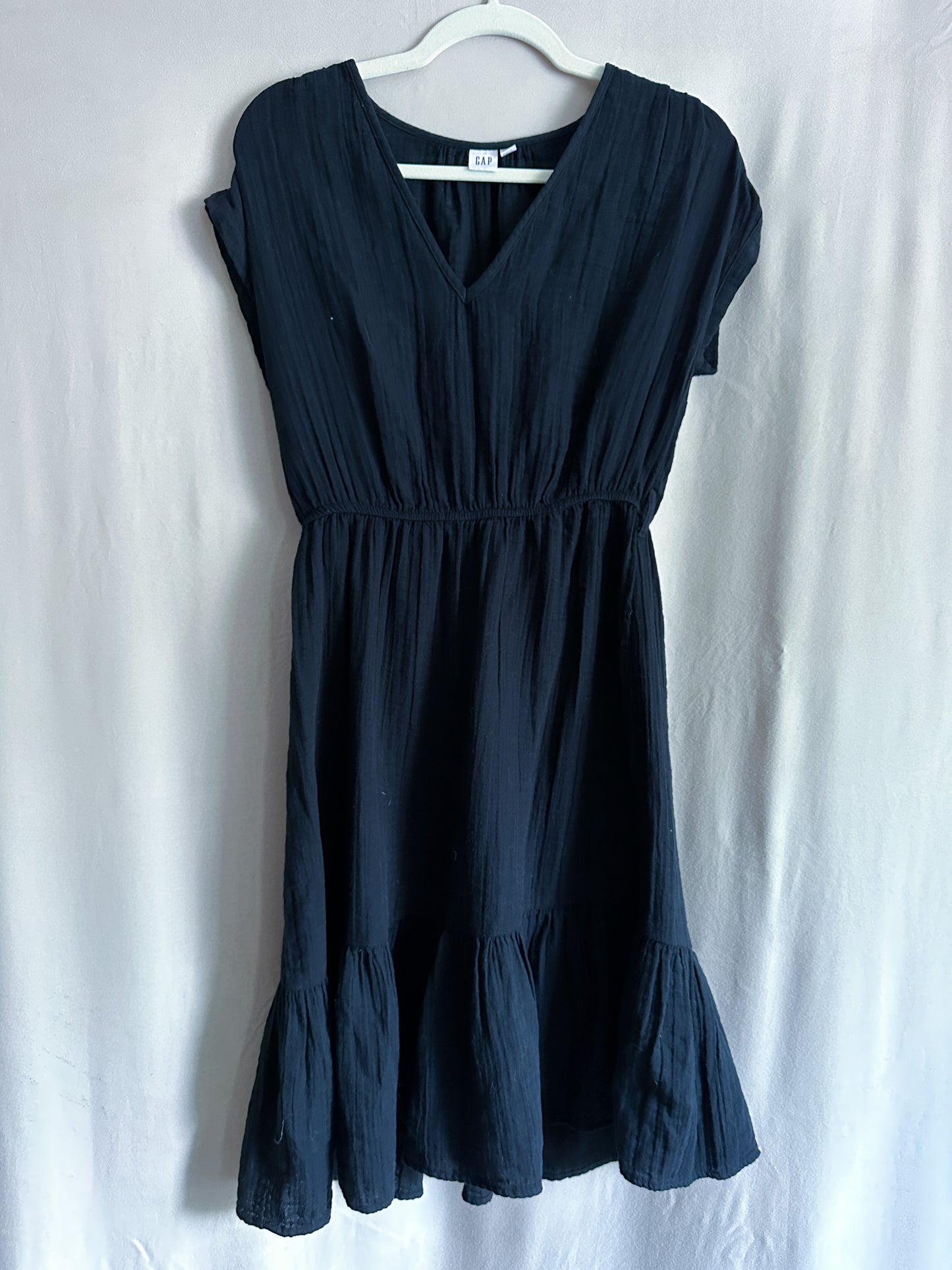 Gap Black Gauzy Cotton Tiered V-neck Midi Dress (size XS)