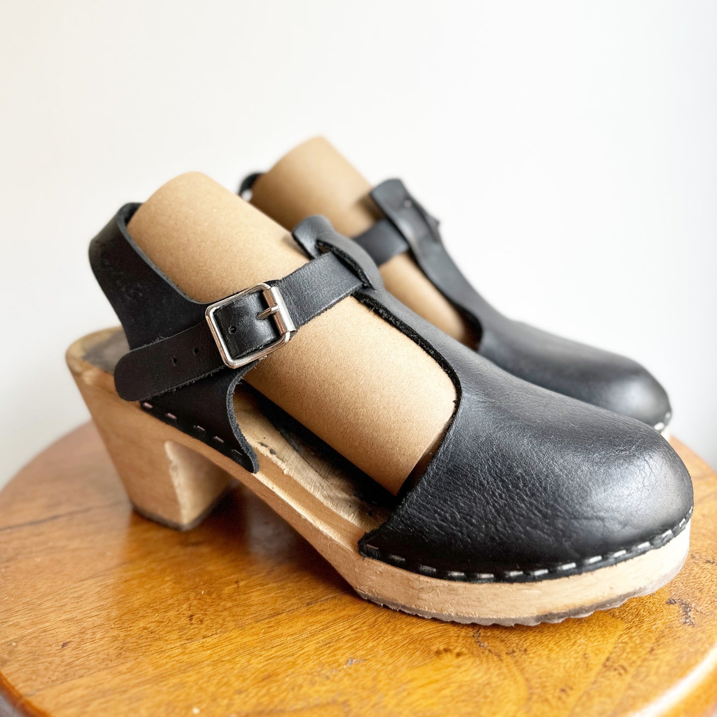Lotta’s T-Strap Wood & Leather Heeled Clogs (EU 38)