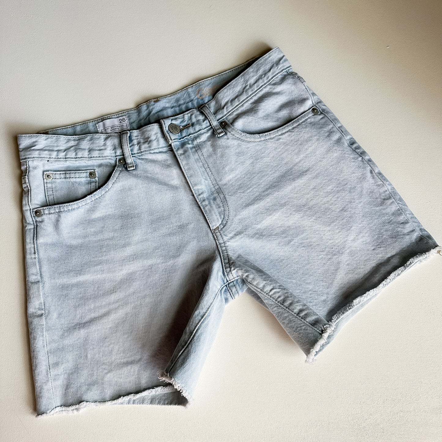 Gap “Sexy Boyfriend” Cutoff Mid Rise Light Wash Jean Shorts (size 26)